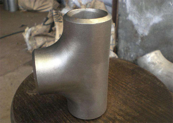 A234 WPB Carbon Steel Tee Dn15-Dn12000 สีดำลด Tee STD