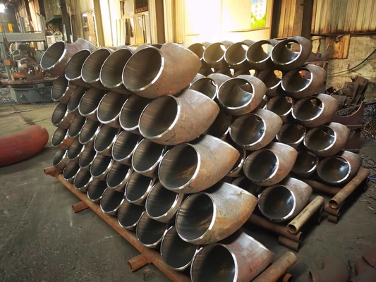 Sch40 22.5 องศาข้อศอกเหล็กกล้าคาร์บอนไม่มีรอยต่อเชื่อม Astm A234