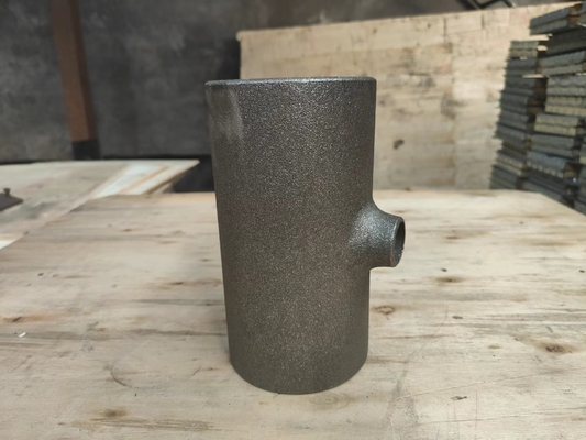 Butt Weld Sch5s Carbon Steel Tee ในกล่องไม้ทาสีดำ