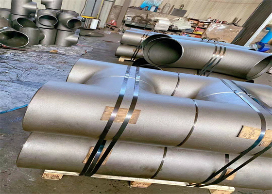 ASME B16.9 เหล็กกล้าคาร์บอนลด Tee DIN 2615 Butt Weld Anti Rust Oil