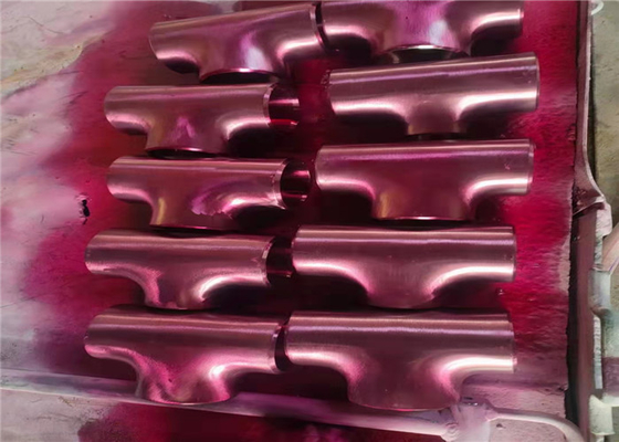 ASME B16.9 เหล็กกล้าคาร์บอนลด Tee DIN 2615 Butt Weld Anti Rust Oil