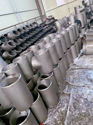 ASTM A234 สเตนเลสสตีล Tee Sch40 Sch80 50mm 100mm 1000mm พ่นทราย